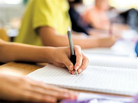 people left handed robinage