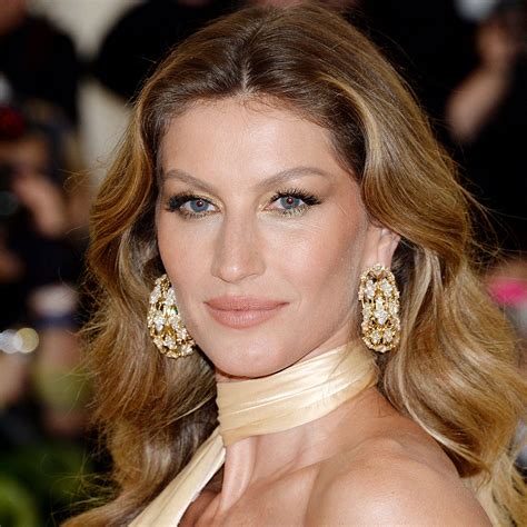Gisele Bündchen Leaves Us Speechless In A Curve-Hugging White Dress For ...
