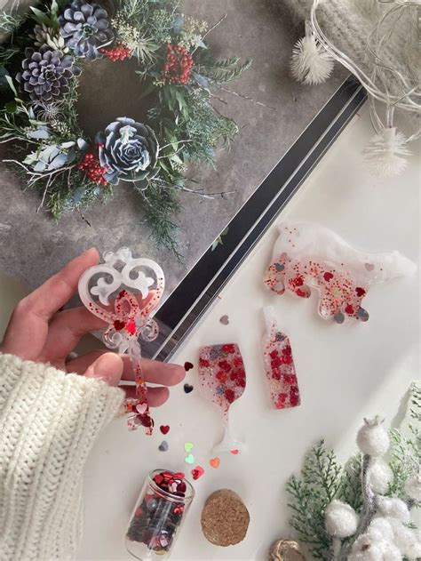 Елочные игрушки эпоксидная смола | Christmas decorations, Ornaments diy ...
