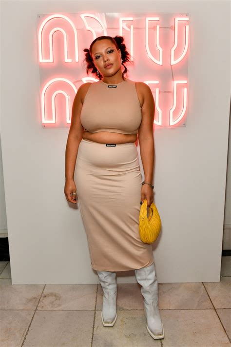 17 mannequins plus size à connaître absolument | Vogue France