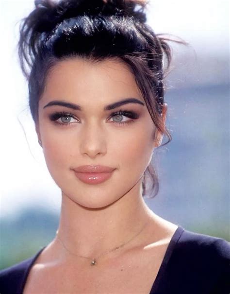 von 🕊 auf Pins by you in 2025 | Modell gesicht, Blonde haare blaue ...