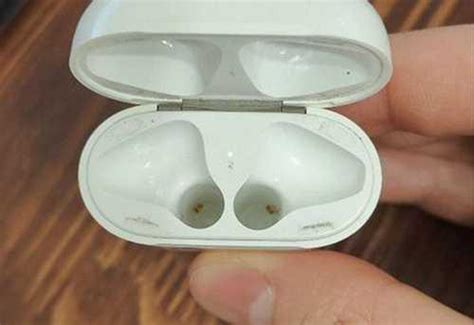 Задный кейс от наушников airpods 2 A1602 EMC2862 | Festima.Ru ...