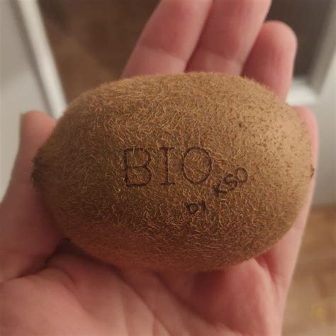 I love the fact that these organic kiwis are branded! No plastic