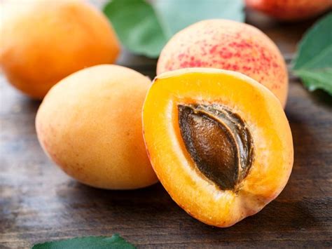 Stone Fruit Growing Problems: Preventing And Treating Stone Fruit Pit Split