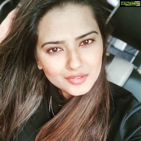 Kratika Sengar Instagram – December, Be good..!! | Gethu Cinema