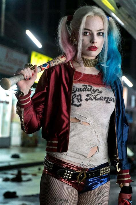 Download Harley Quinn in Suicide Squad – Unleashing Chaos Wallpaper