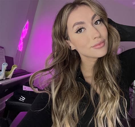 Clara on Twitter: "Blonde Clara is now live on twitch https://t.co