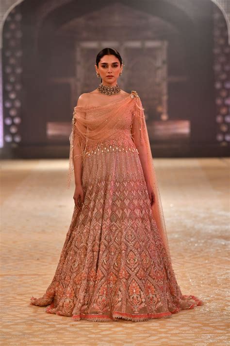 Tarun Tahiliani at India Couture Week 2018 - Tarun Tahiliani Couture ...