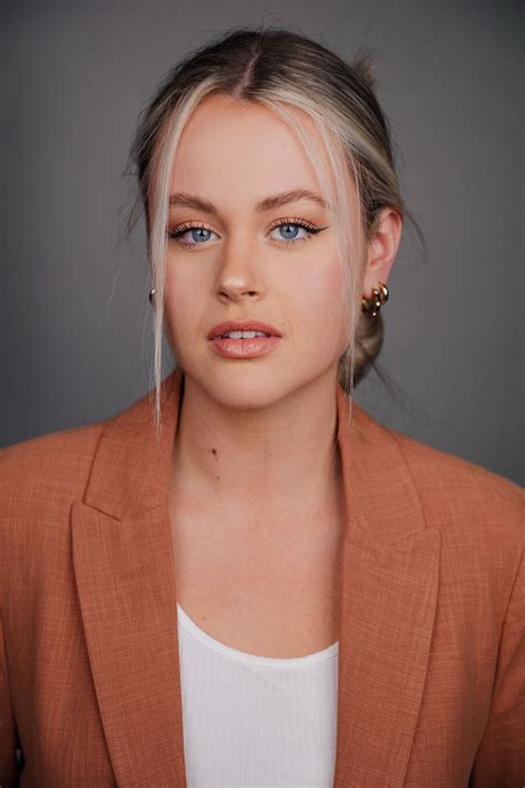 Emily Perkins announces a major career shift that changes everything 28