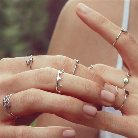 Minimalist Jewelry Is Trending: 13 Pieces to Buy and How to Style Them ...