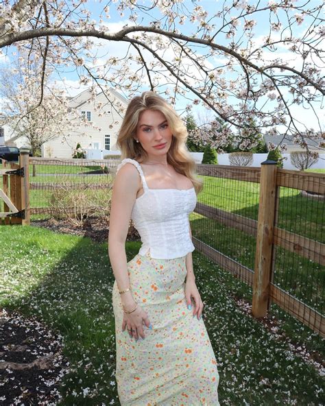 Claudia Walsh | happy Easter 🌷🐰🩵🐣🪺 | Instagram