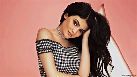 Media personality and model Kylie Jenner 4K wallpaper download