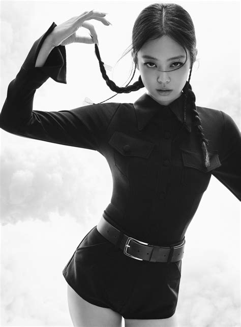 Jennie Kim dans Elle magazine (US) - 22 novembre 2022