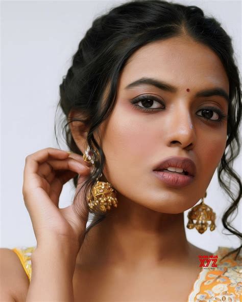 Actress Shivani Rajashekar Glam New HD Stills - Social News XYZ