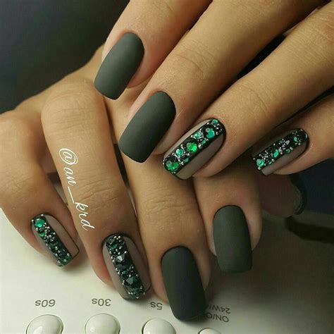 Новогодний маникюр 2023 гель-лаком, 150 фото | Green nails, Matte nails ...