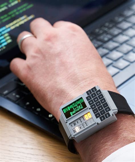 Часы DSKY Moonwatch в форме компьютера «Аполлона-11» оценили в $812 - 4PDA