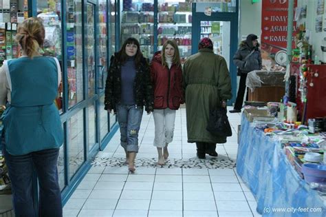 ID: 271 - Barefoot snow walk. Part 2. - City Feet - 48 Photos