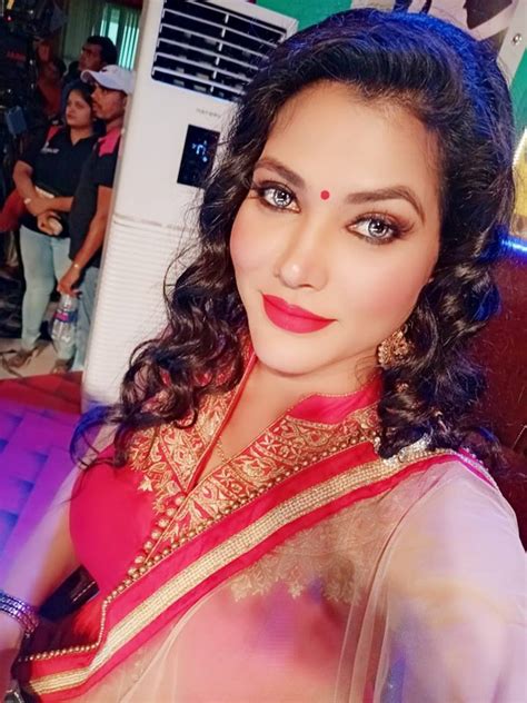 Seema Singh HD Wallpaper: Latest Bhojpuri Item Girl Seema Singh Hot ...