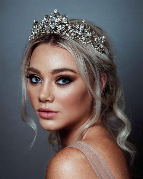 Beautiful Bridal Headpiece Trends for 2019 and How To Wear Them | Love