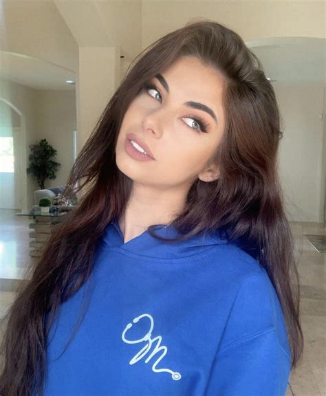 Streamer, Tiktoker, IRL Nurse, BiancaAntisera : r/LessPopHotYoutubers