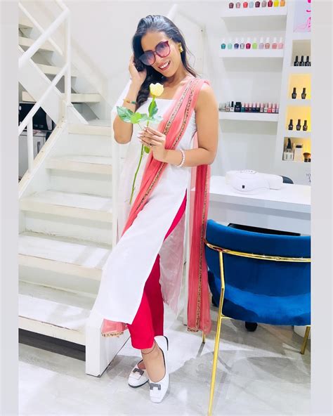 Noor Malabika | 🩷🤍🩷 Special hairstylist : @pema_chokii | Instagram