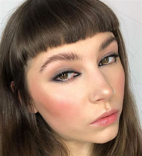 Pin de Юлия em Макияж