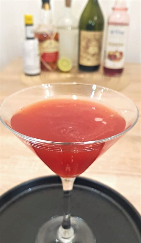 17 Best Red Cocktails To Try Today (Easy & Fruity) - Foodiosity