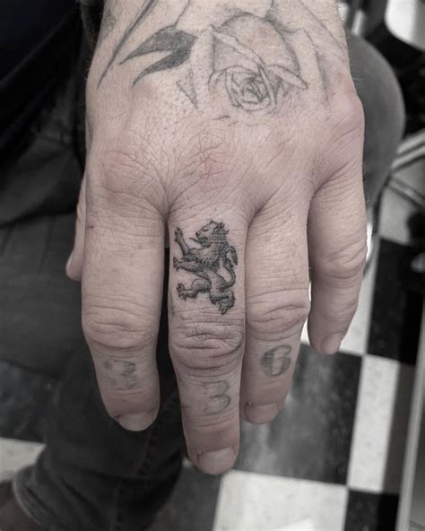 Finger Tattoo Designs: Ink For Your Digits