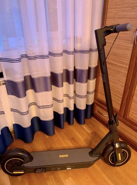 Электрический самокат Ninebot, разгоняется до 30 км/ч, запас хода 80 ...
