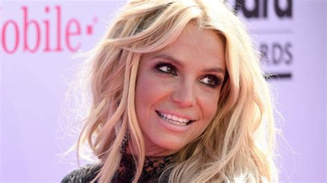 Britney Spears Plastic Surgery — An Expert Breaks Down Her Look