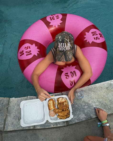 𝙎𝙩𝙧𝙖𝙬𝙗𝙚𝙧𝙧𝙮 𝙈𝙞𝙡𝙠 𝙈𝙤𝙗 (@strawberrymilkmob) • Instagram photos and videos