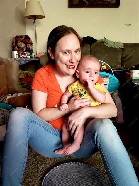Madre y hijo felices. | Foto Premium