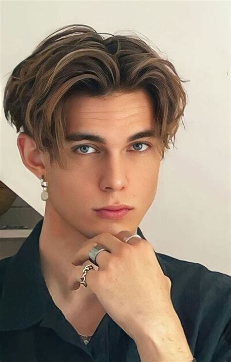 middle part hairstyles men