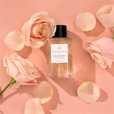 Пять популярных духов от бренда Essential Parfums