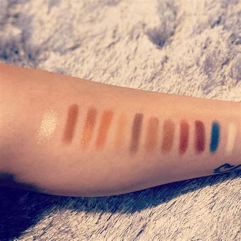 Eyeshadow Swatches - Palette in Link! 😍