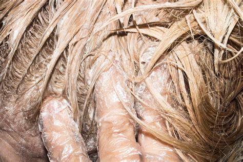 What Is a Bleach Bath For Hair? – Beezzly