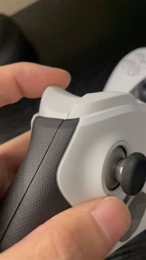 The new elite 2 controller Triggers are not smooth : r/xbox