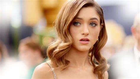 (2024) Natalia Dyer Wiki/Bio, (Actress) Age, Height, Weight, Family ...
