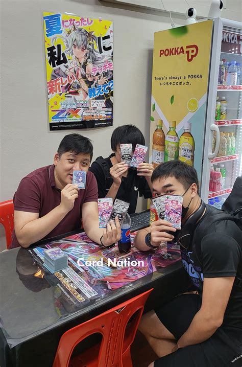 battle players posing   vividz promo packs