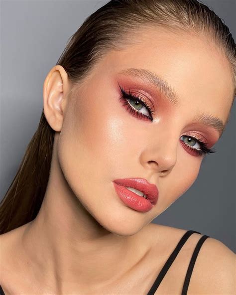 MAKEUP ARTIST FROM RUSSIA on Instagram: “⁣Всем привет, пупсы !💋 ⠀ Хочу ...