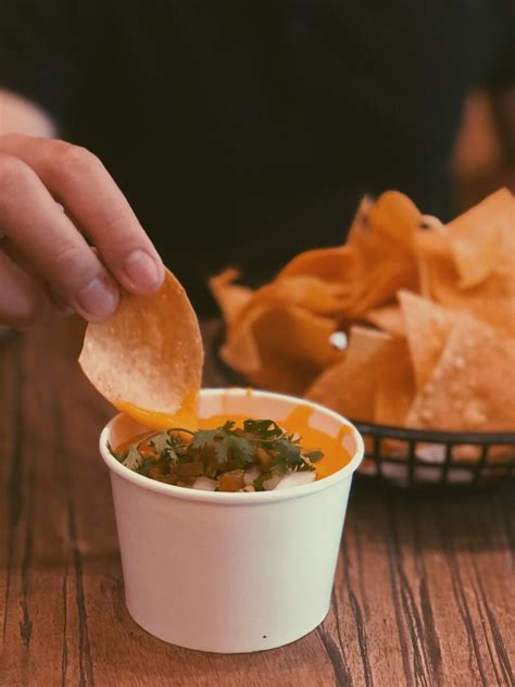 how to make nacho cheese using velveeta