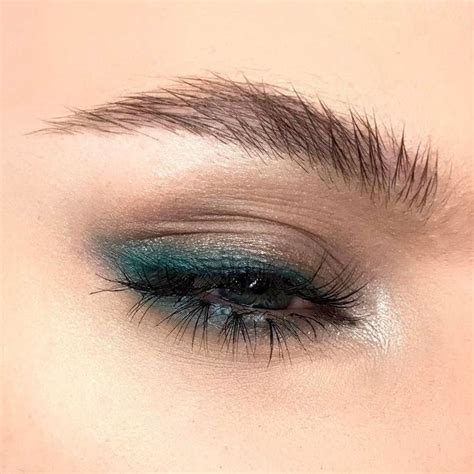 teal smokey eye | No eyeliner makeup, Green eyeliner, Eye makeup