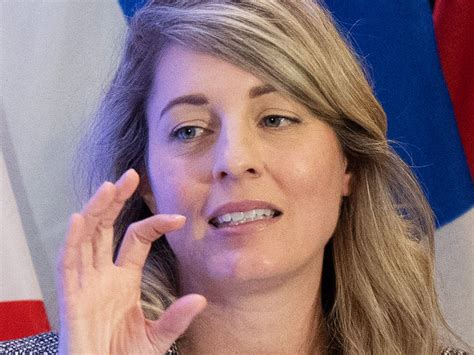 Dear Diary: Inside the (indecipherable) thoughts of Mélanie Joly ...