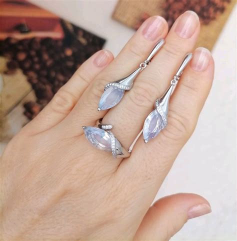 Серьги с лунным камнем в серебре Эмма. Серьги из натуральных камней ...