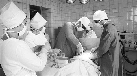 Chornobyl firefighters at Kyiv clinic with their doctors - u-krane.com