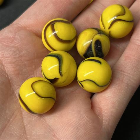 LOT OF VINTAGE PELTIER BUMBLE BEE BLACK YELLOW SWIRL GLASS MARBLES .6
