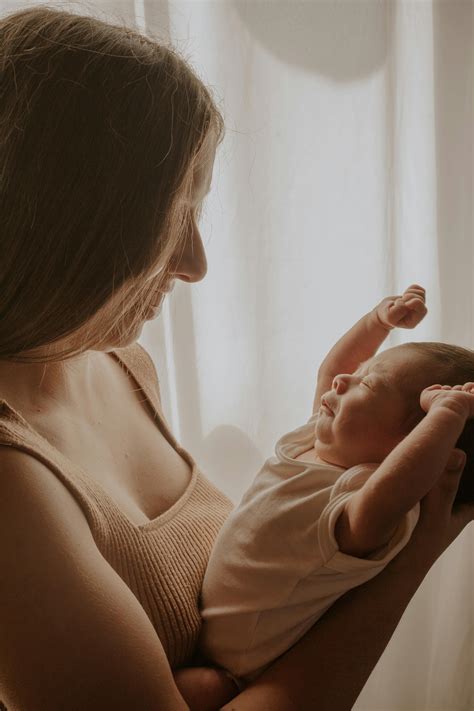 700 000+ Femmes+habillées+et+nues banque d’images et photos libres de ...