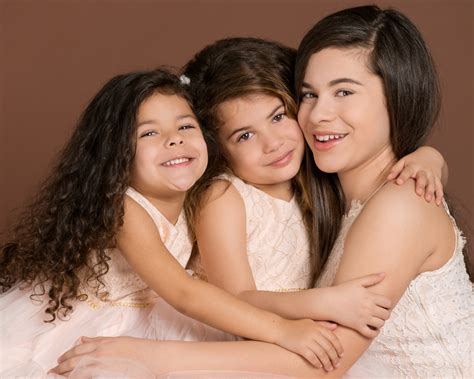 2017 Ambassador Preview: Ariana + Valentina + Maria // Pittsburgh