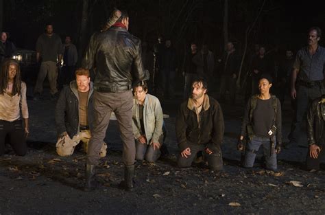 The Walking Dead: Epic 4K Ultra HD Wallpaper Featuring Iconic Characters