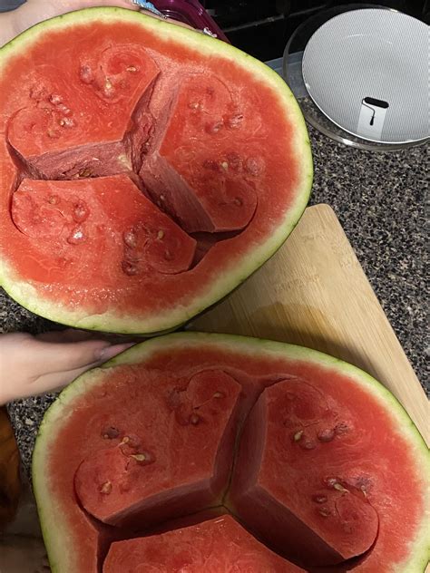 weird pattern inside of watermelon : r/mildlyinteresting